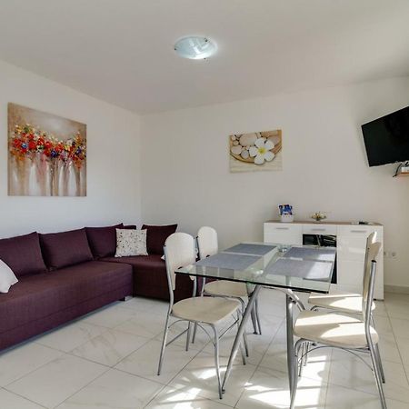 Apartments Tonka Near Beach And Sea Pula Extérieur photo