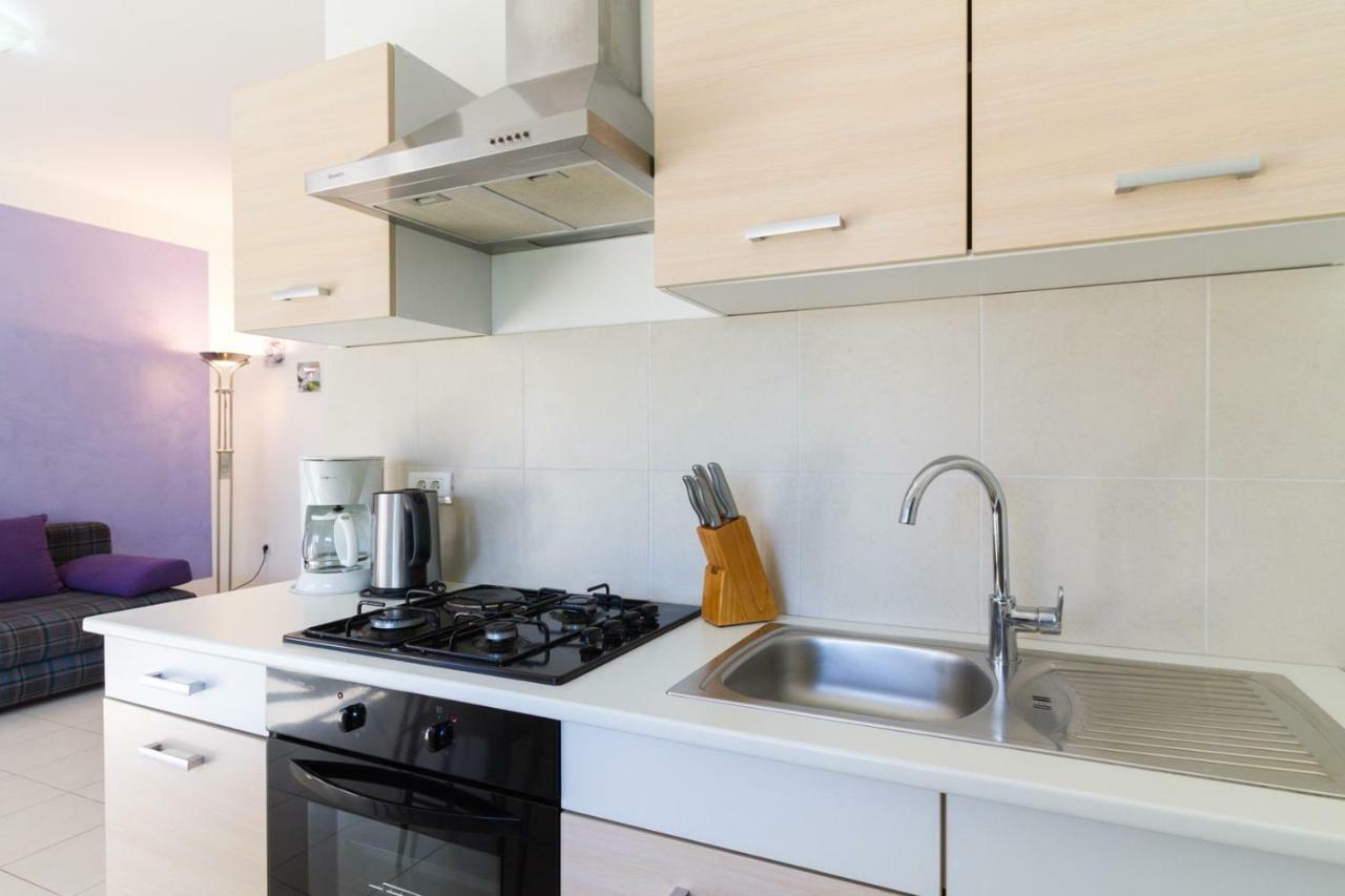 Apartments Tonka Near Beach And Sea Pula Extérieur photo