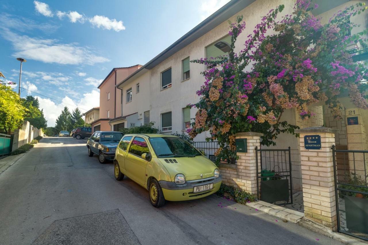 Apartments Tonka Near Beach And Sea Pula Extérieur photo