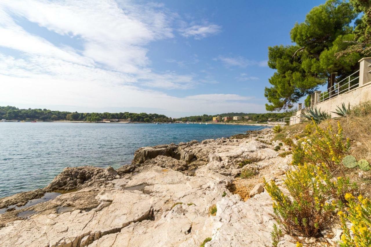 Apartments Tonka Near Beach And Sea Pula Extérieur photo