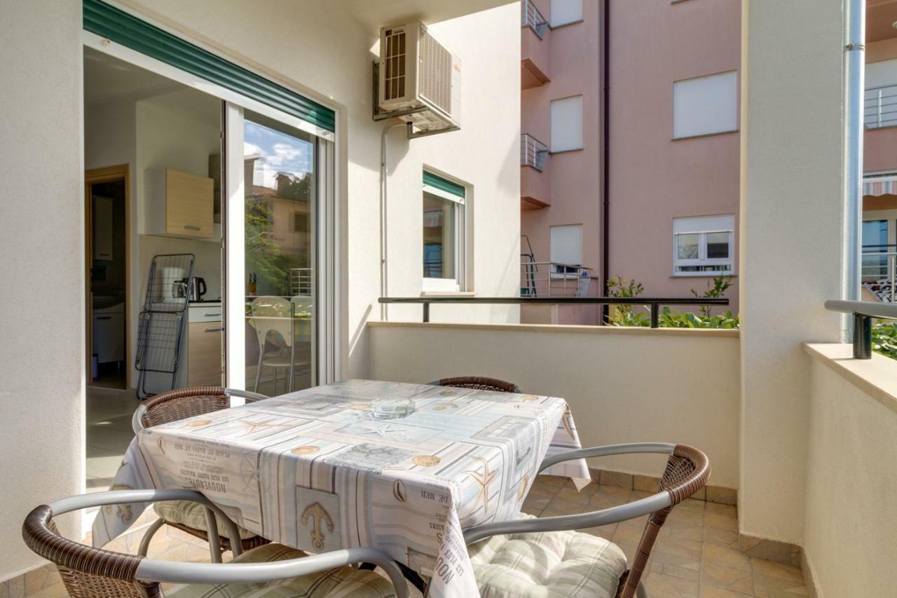 Apartments Tonka Near Beach And Sea Pula Extérieur photo