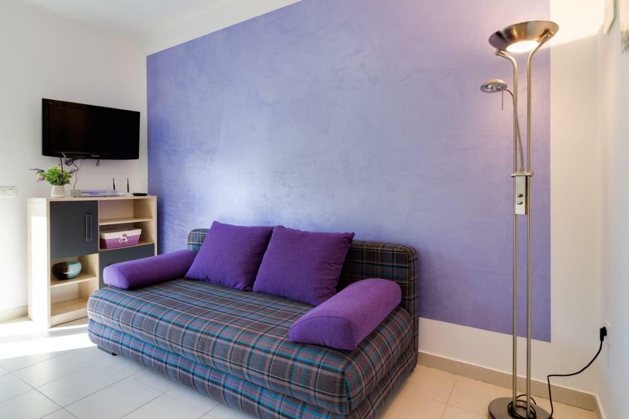 Apartments Tonka Near Beach And Sea Pula Extérieur photo