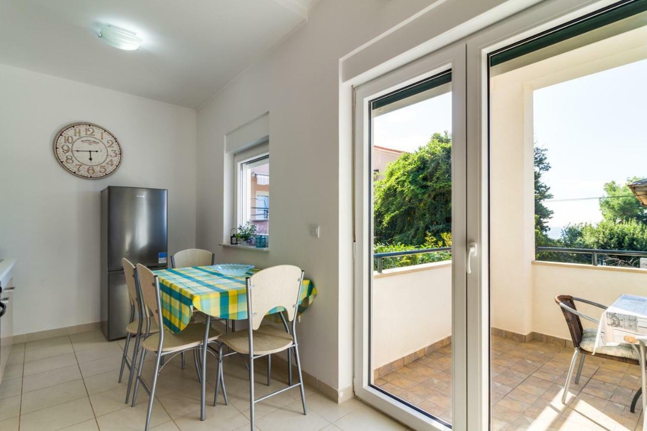 Apartments Tonka Near Beach And Sea Pula Extérieur photo